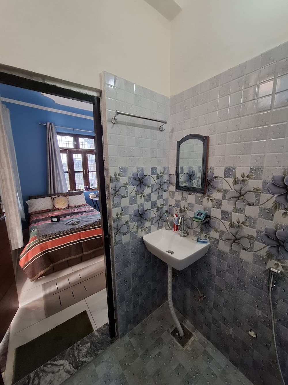📷 Savitri Guest House