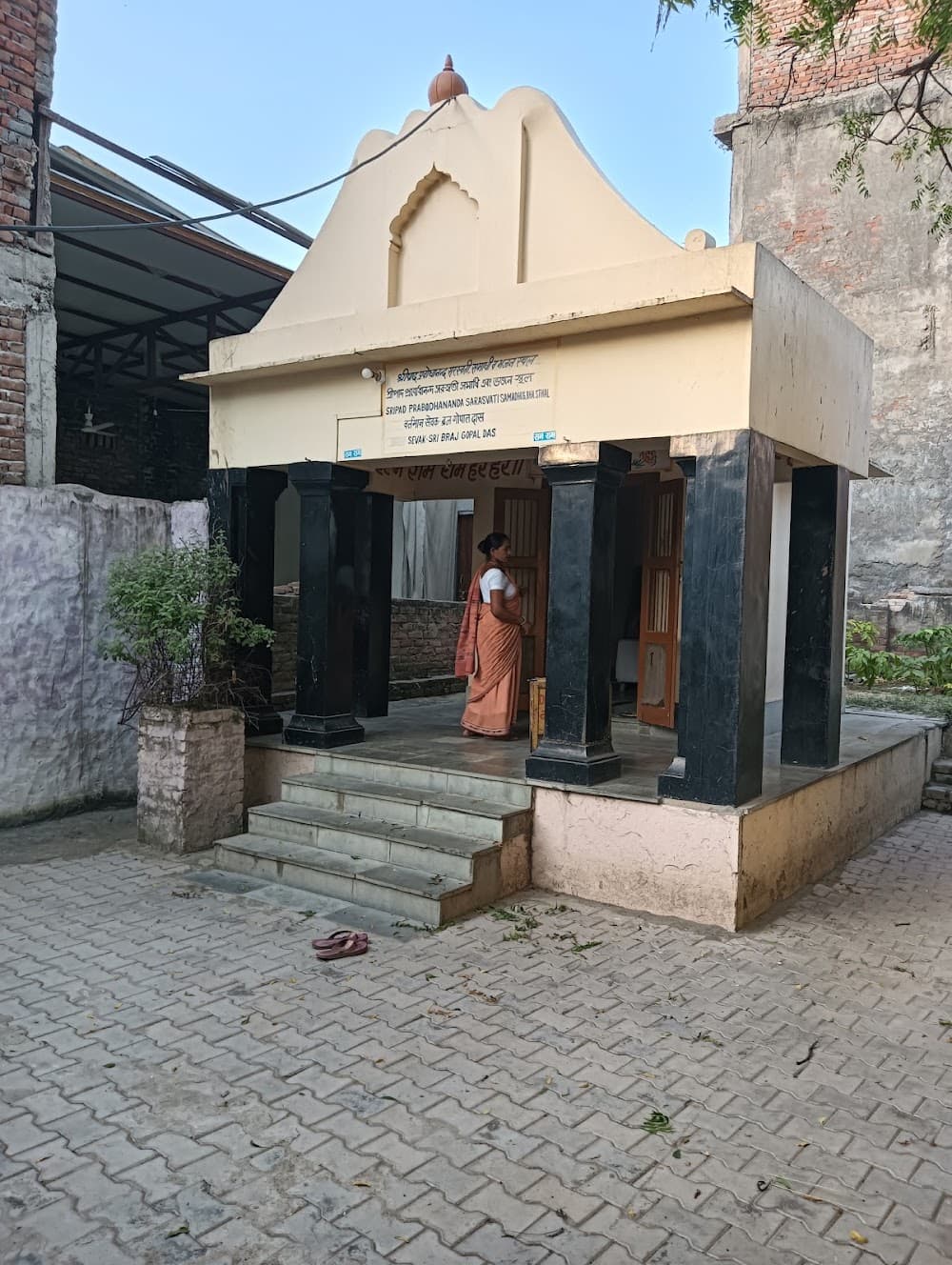 Sripad Prabodhananda Sarasvati Samadhi