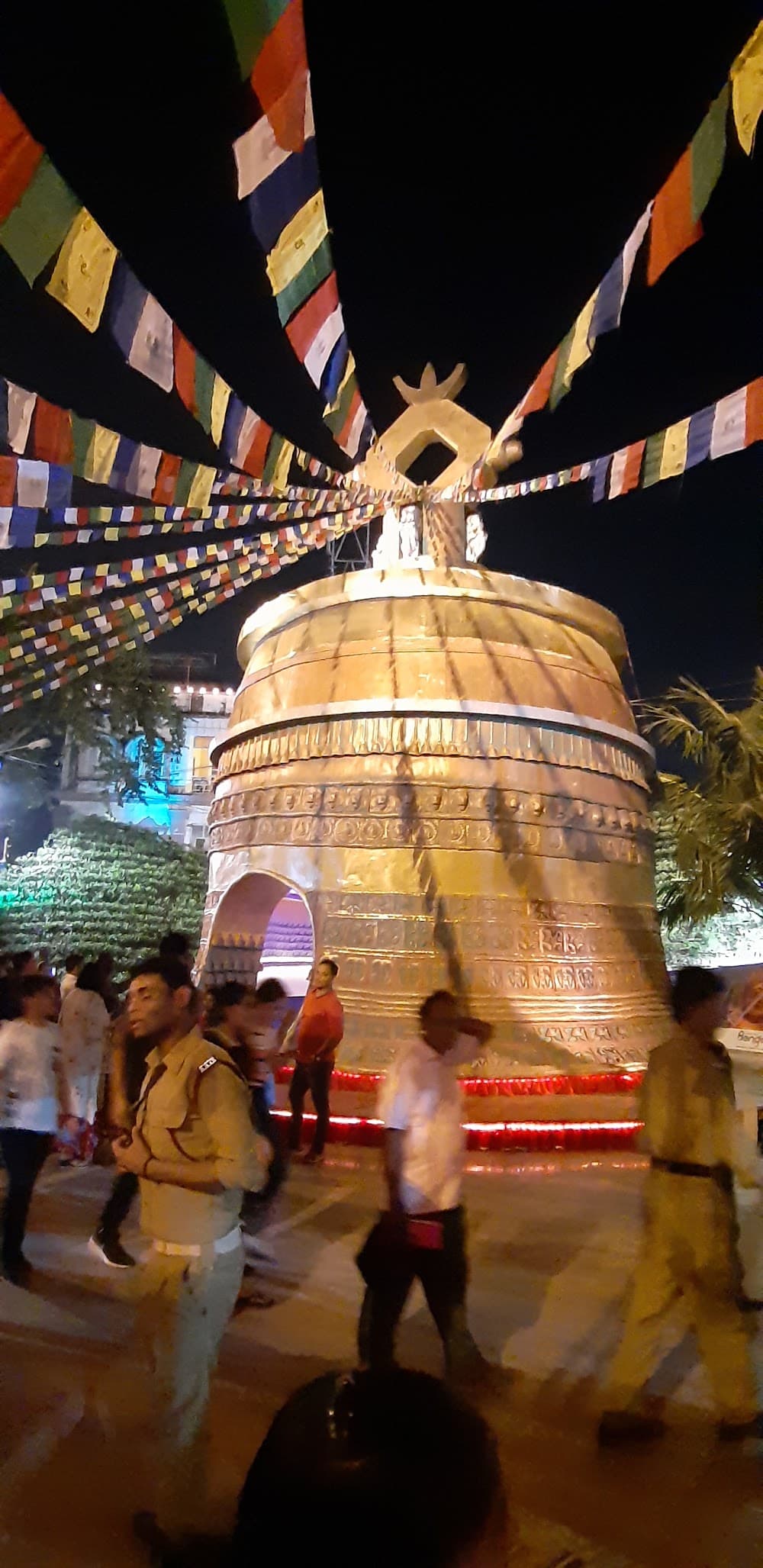 📷 J Moner Koner Baire Achyut.