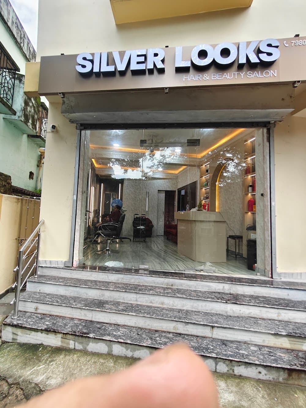 Silver Looks Unisex Salon