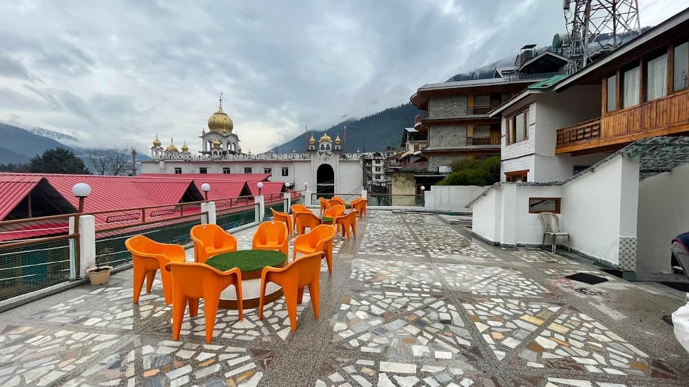 📷 Hotel Hilltop at Mall Road Manali