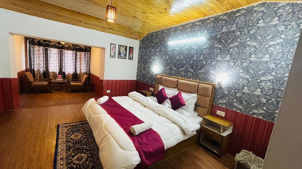 📷 Hotel Hilltop at Mall Road Manali