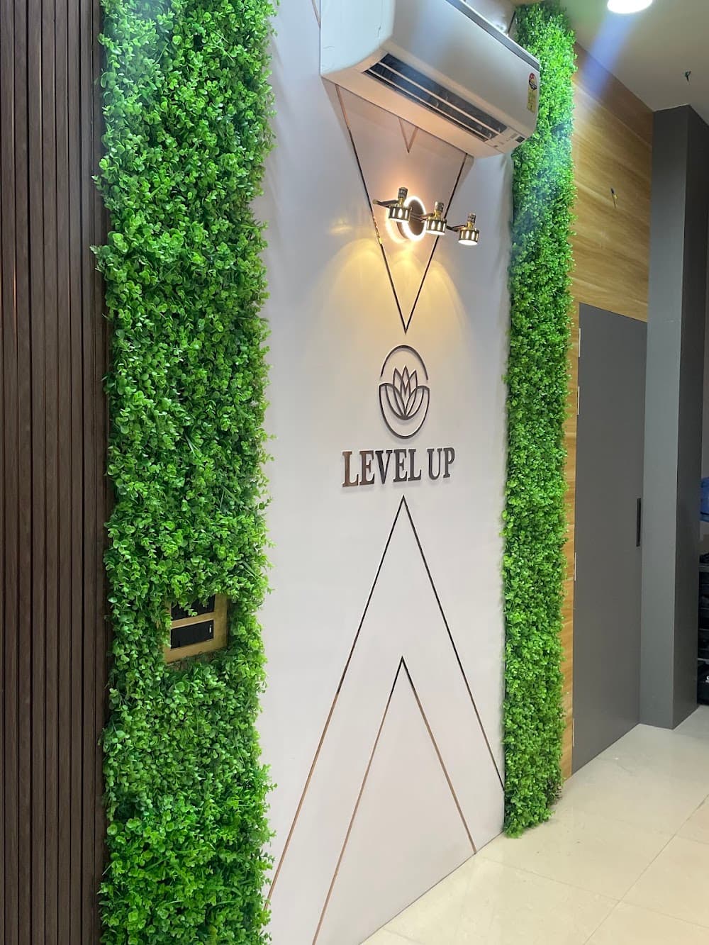 Level Up Skin & Hair Care-Make Up Studio
