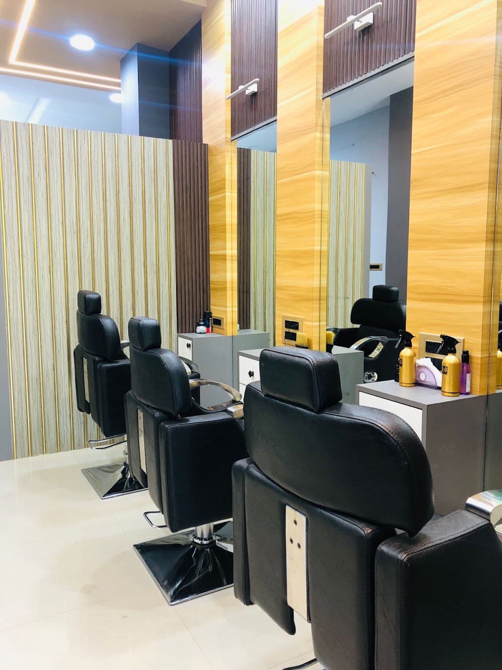 📷 Level Up Skin & Hair Care-Makeup Studio