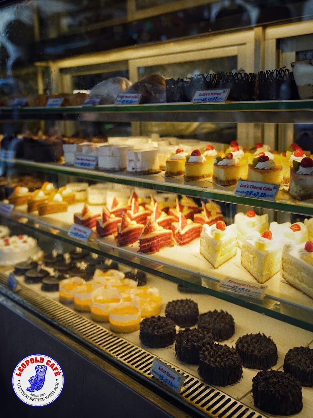 📷 Leopold Cafe