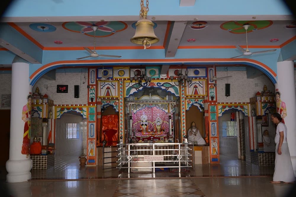 📷 Shri Paramhansa Ashram (श्री परमहंस आश्रम) महन्थ : श्री रामानंद दास