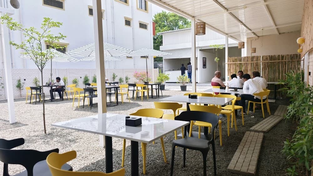 The Maheeshwar Cafe
