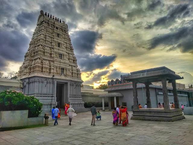 Eashwaran Koil And Madam